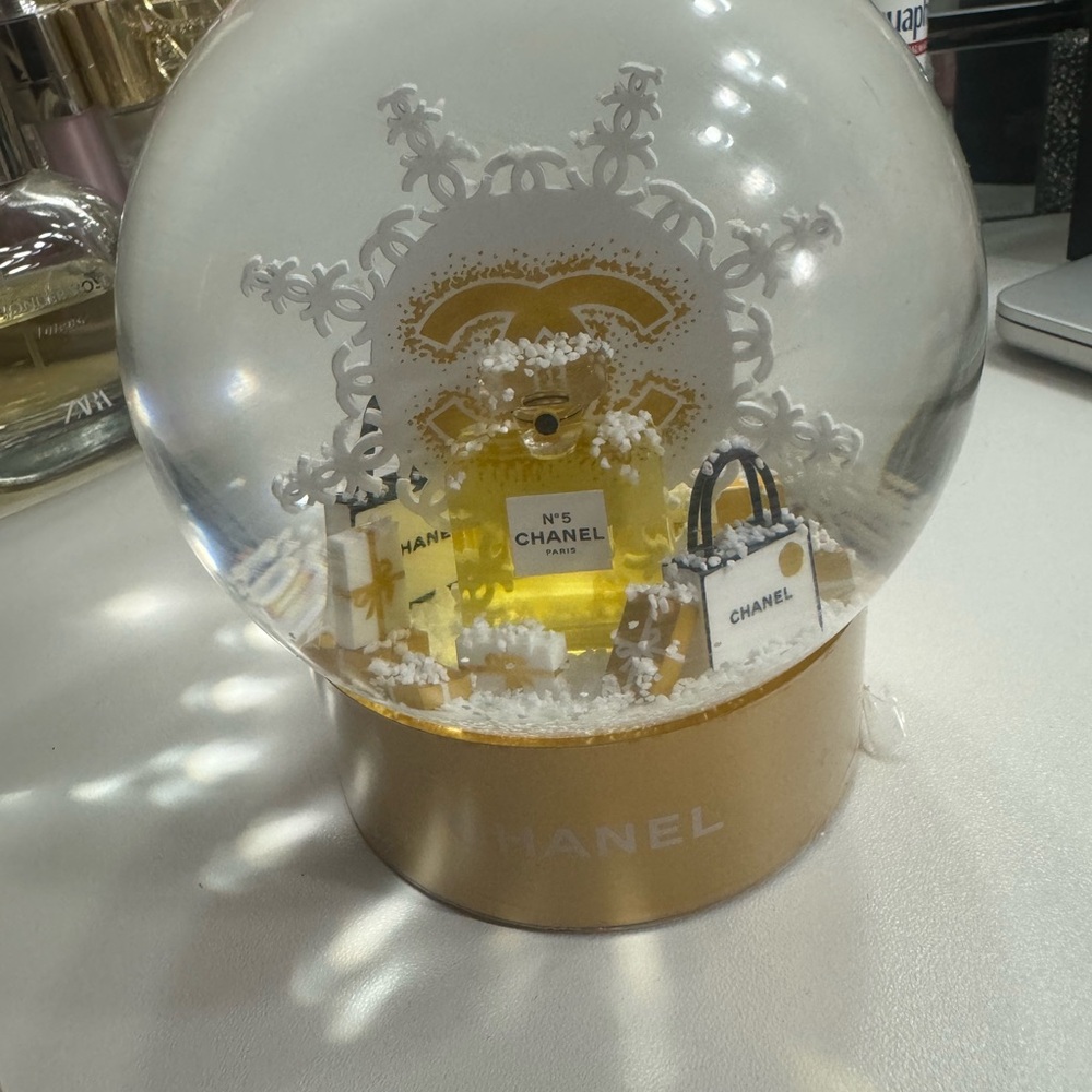 CHANEL Holiday Gold Snow 2024